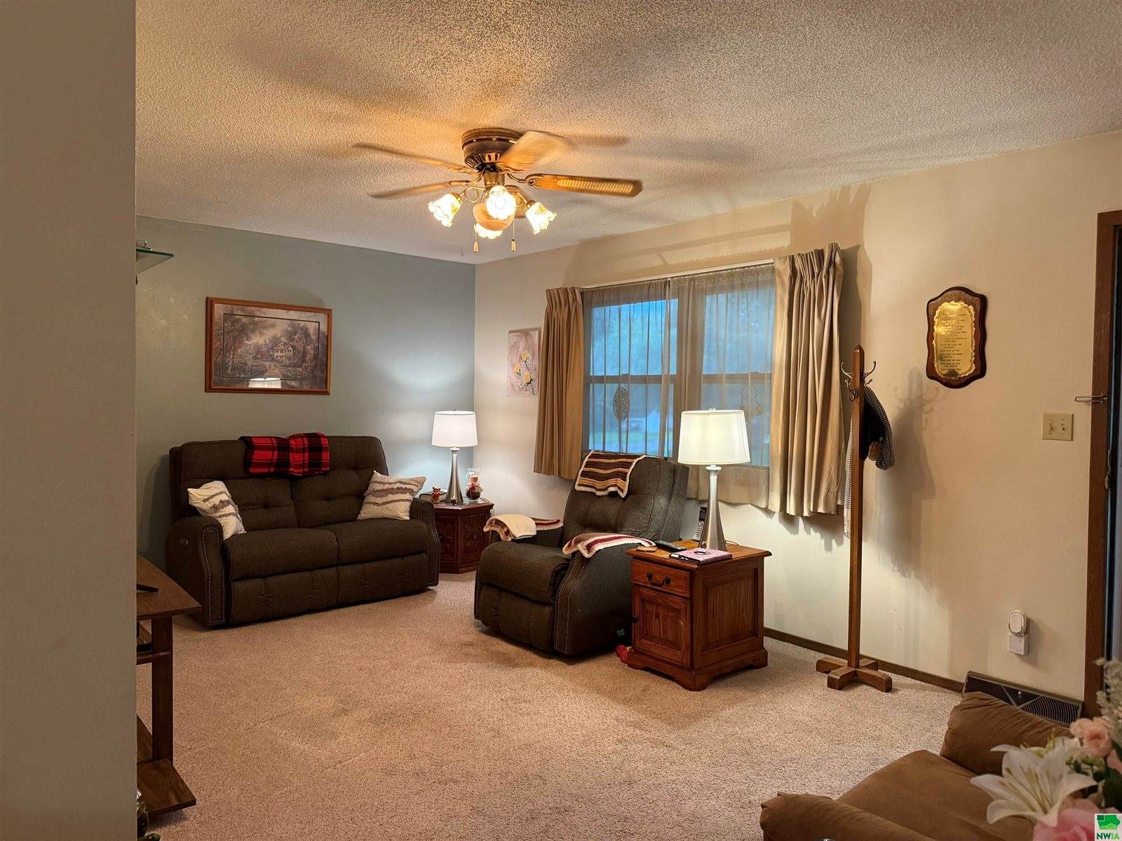 2040 Clover Dr., Akron, IA 51001