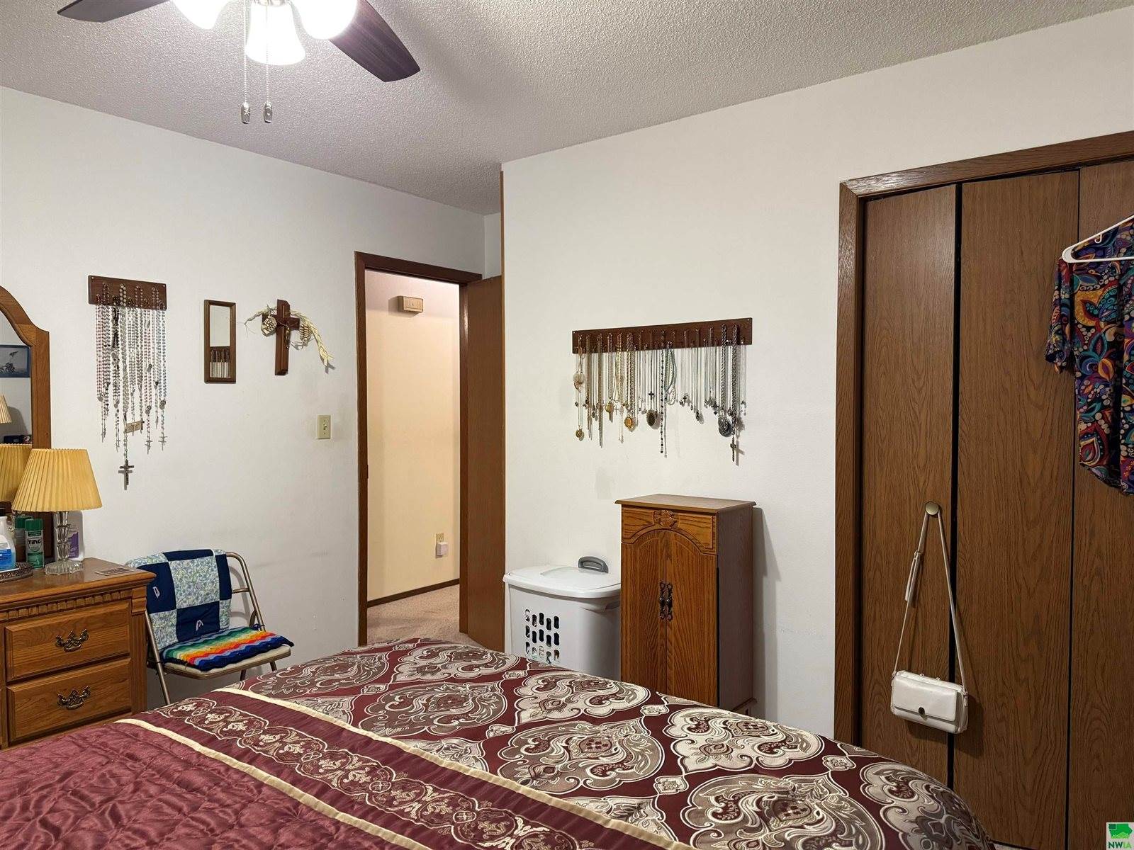 2040 Clover Dr., Akron, IA 51001