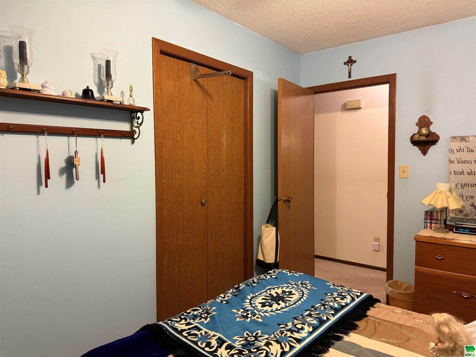 2040 Clover Dr., Akron, IA 51001