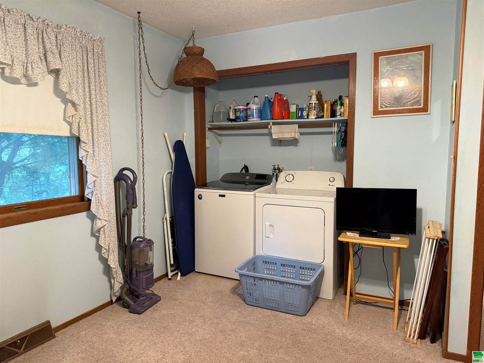 2040 Clover Dr., Akron, IA 51001