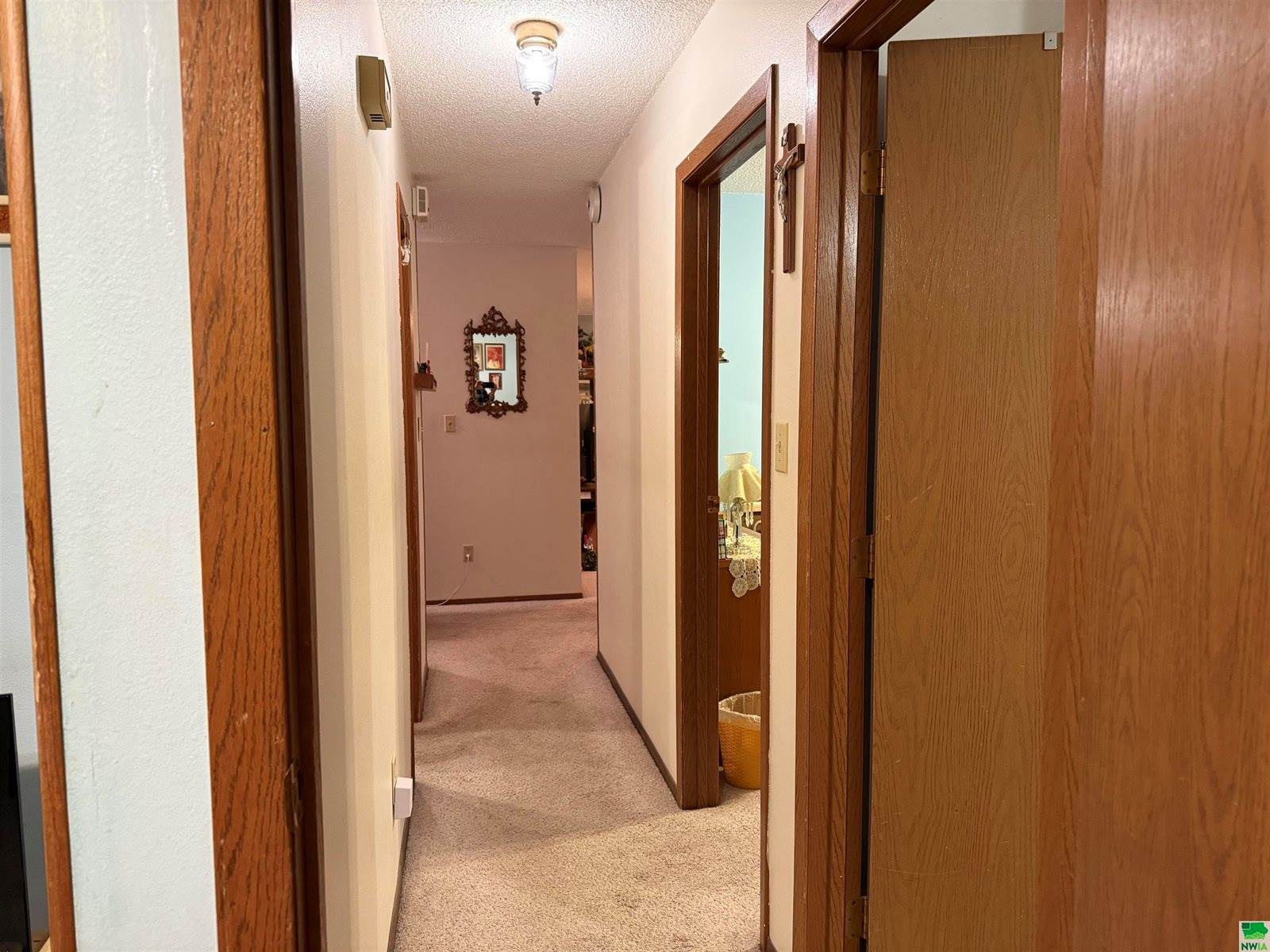 2040 Clover Dr., Akron, IA 51001