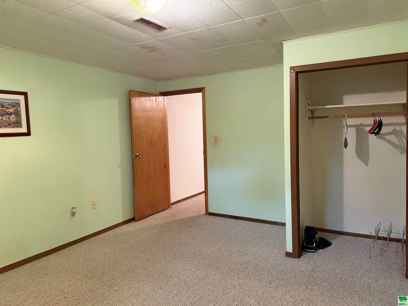 2040 Clover Dr., Akron, IA 51001