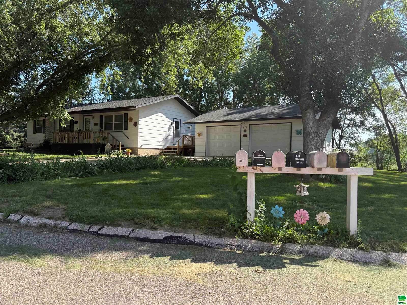 2040 Clover Dr., Akron, IA 51001