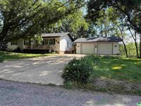 2040 Clover Dr., Akron, IA 51001