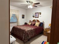 2040 Clover Dr., Akron, IA 51001