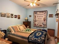 2040 Clover Dr., Akron, IA 51001