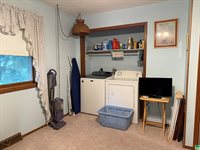 2040 Clover Dr., Akron, IA 51001