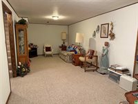 2040 Clover Dr., Akron, IA 51001