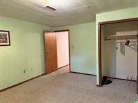 2040 Clover Dr., Akron, IA 51001