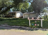 2040 Clover Dr., Akron, IA 51001