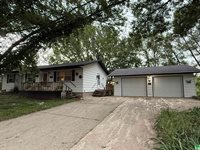 2040 Clover Dr., Akron, IA 51001
