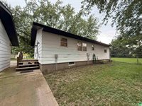 2040 Clover Dr., Akron, IA 51001
