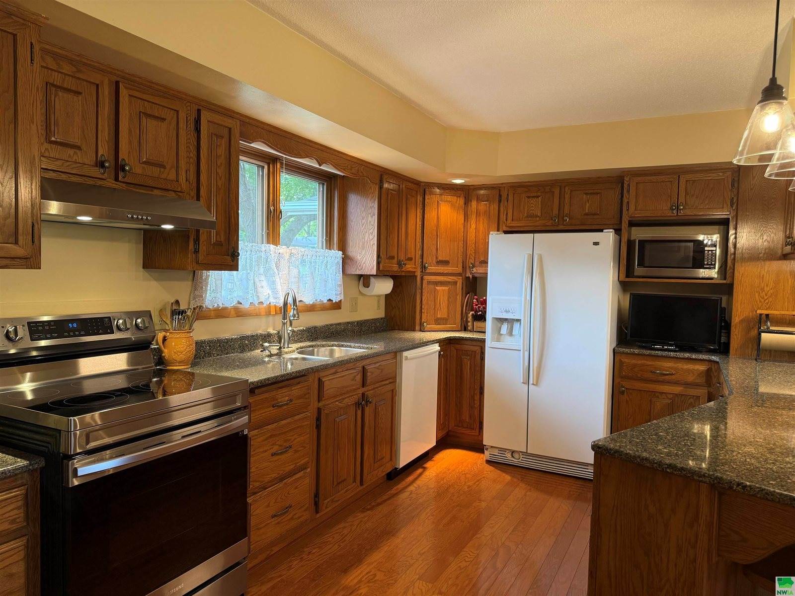 841 Country Club Dr, Akron, IA 51001