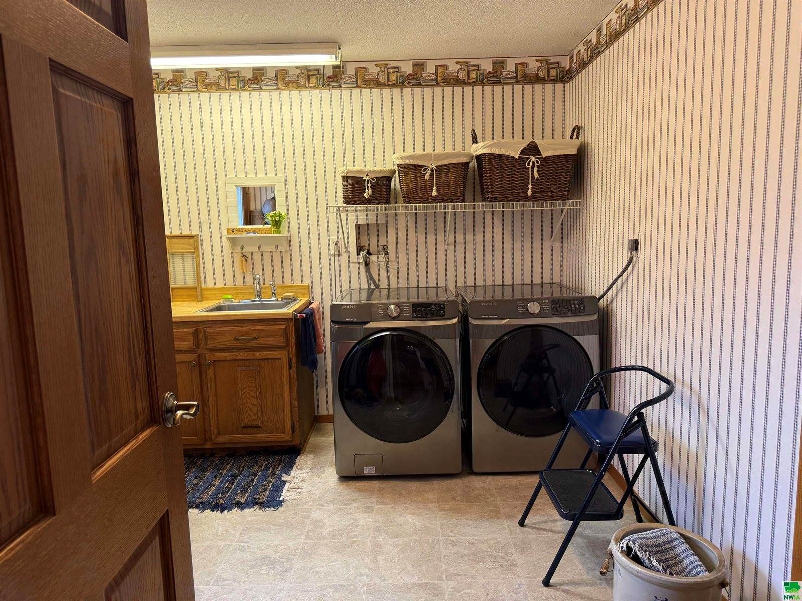 841 Country Club Dr, Akron, IA 51001