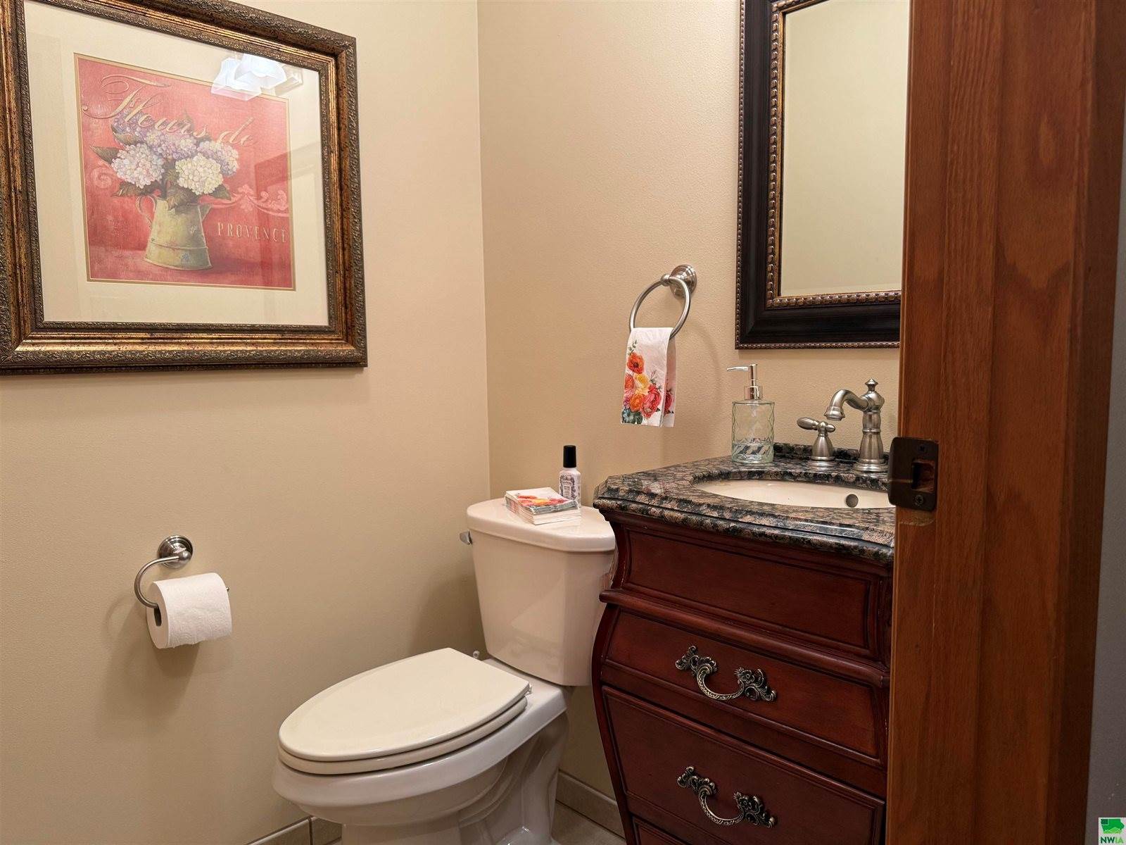 841 Country Club Dr, Akron, IA 51001