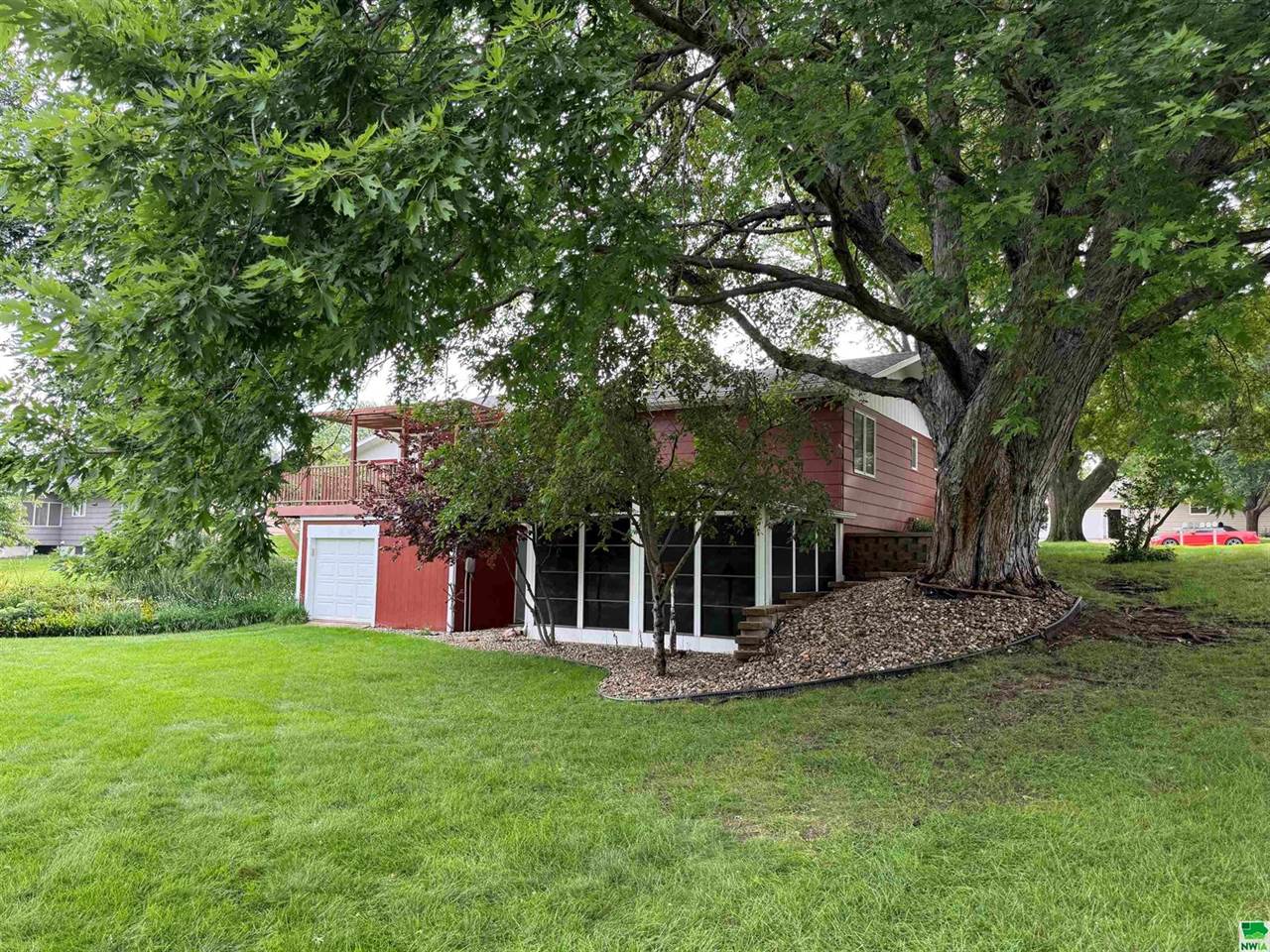 841 Country Club Dr, Akron, IA 51001