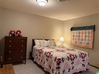 841 Country Club Dr, Akron, IA 51001