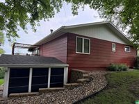 841 Country Club Dr, Akron, IA 51001