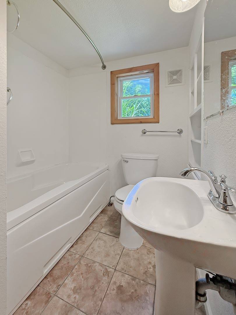 712 South 14th Avenue, Freeport, IL 61032