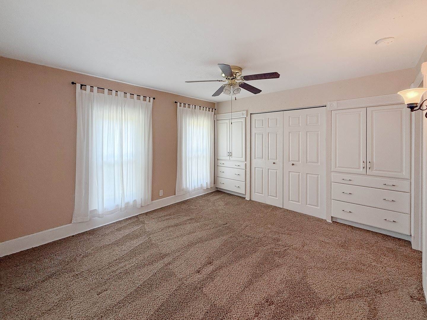 712 South 14th Avenue, Freeport, IL 61032