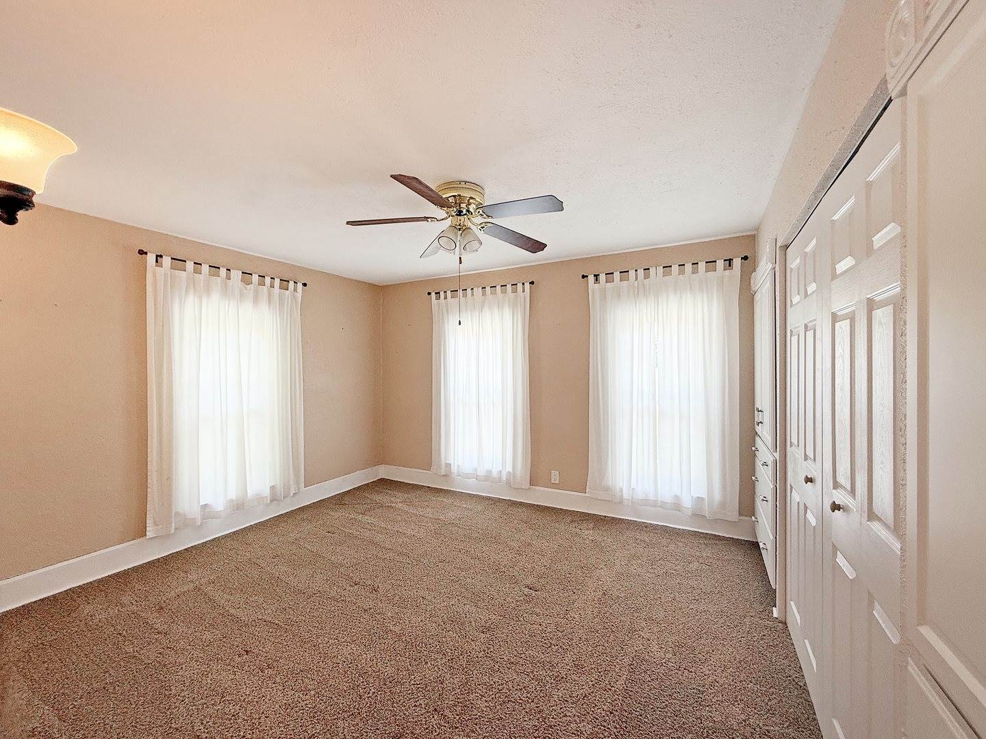 712 South 14th Avenue, Freeport, IL 61032