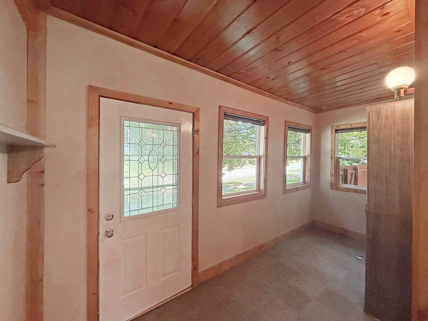 712 South 14th Avenue, Freeport, IL 61032