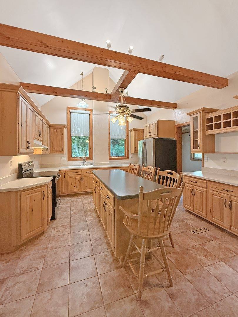 712 South 14th Avenue, Freeport, IL 61032