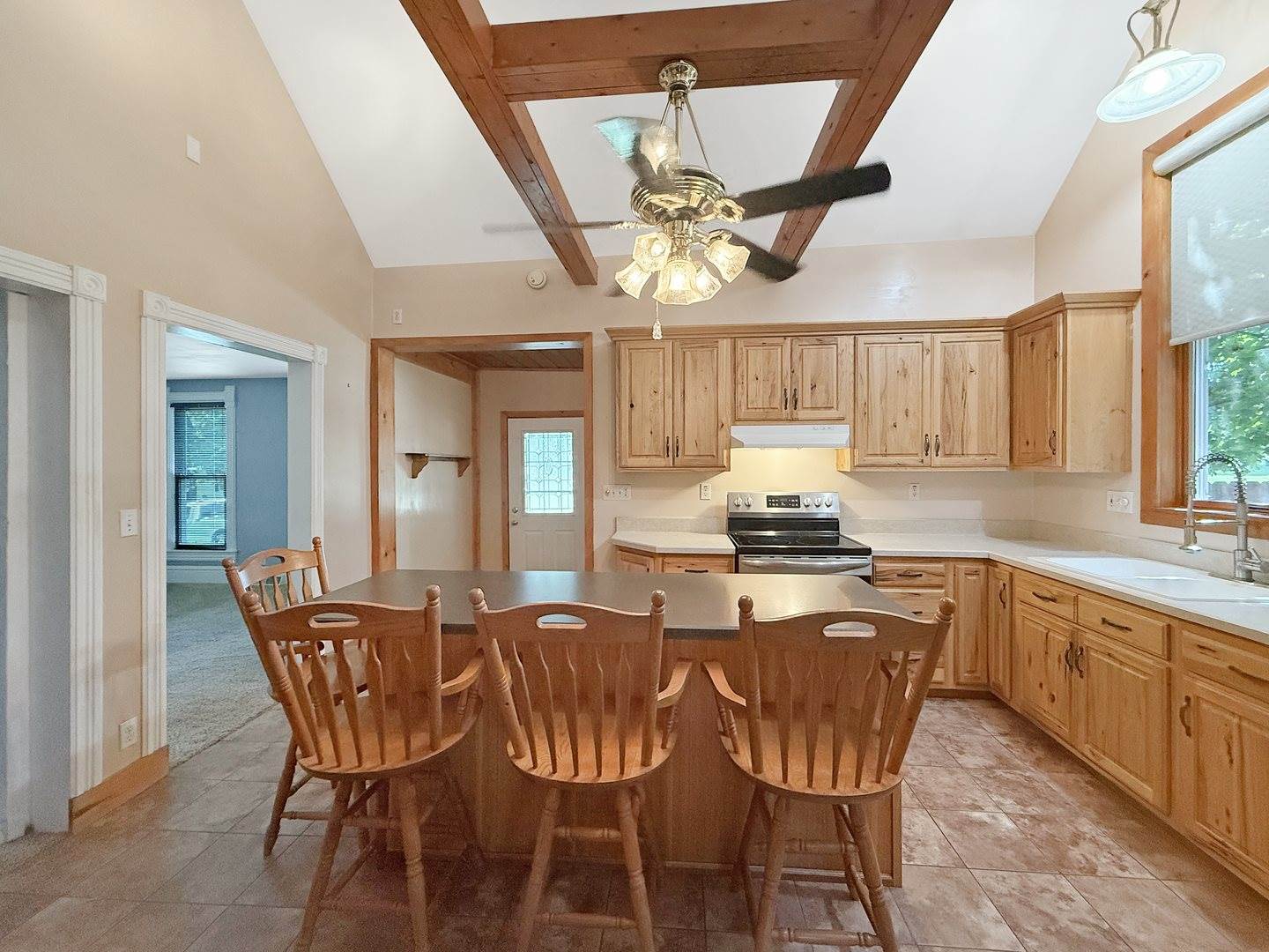 712 South 14th Avenue, Freeport, IL 61032