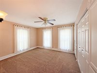 712 South 14th Avenue, Freeport, IL 61032