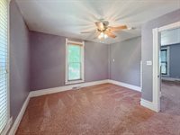 712 South 14th Avenue, Freeport, IL 61032