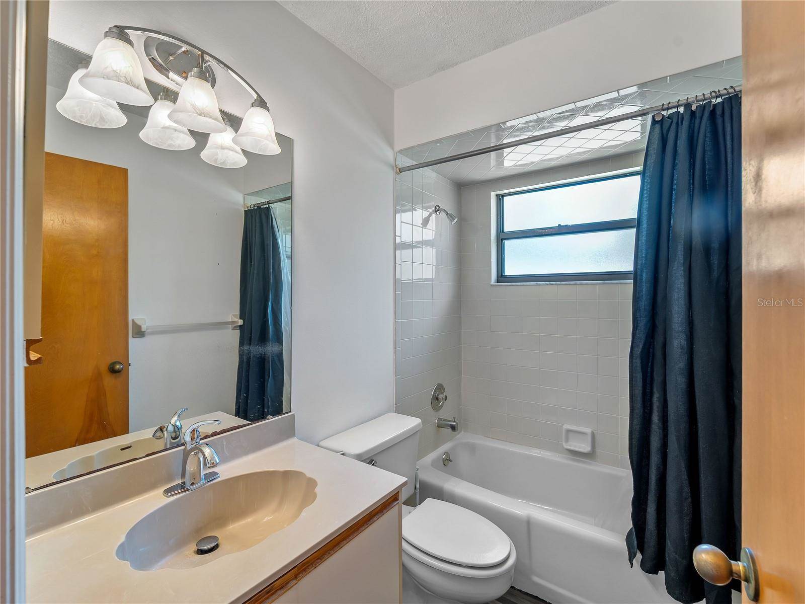 8429 Cypress Lake Circle, Sarasota, FL 34243