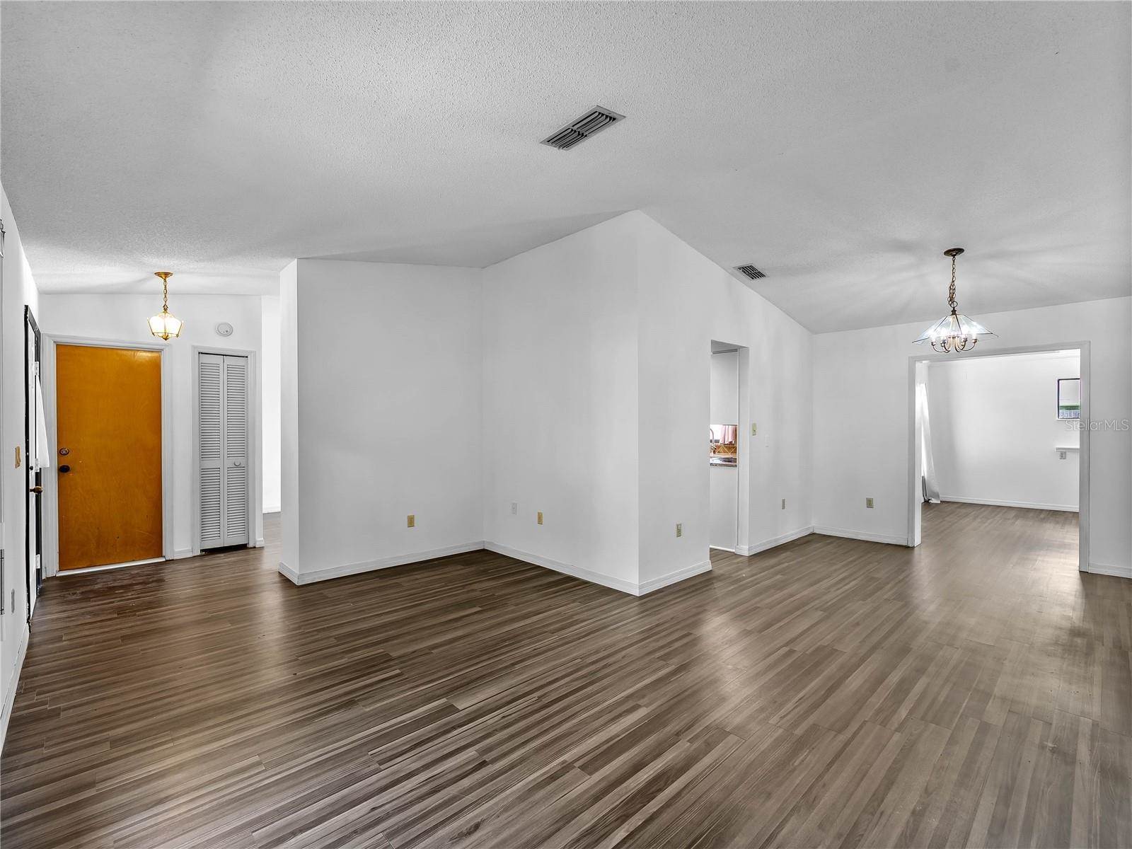 8429 Cypress Lake Circle, Sarasota, FL 34243