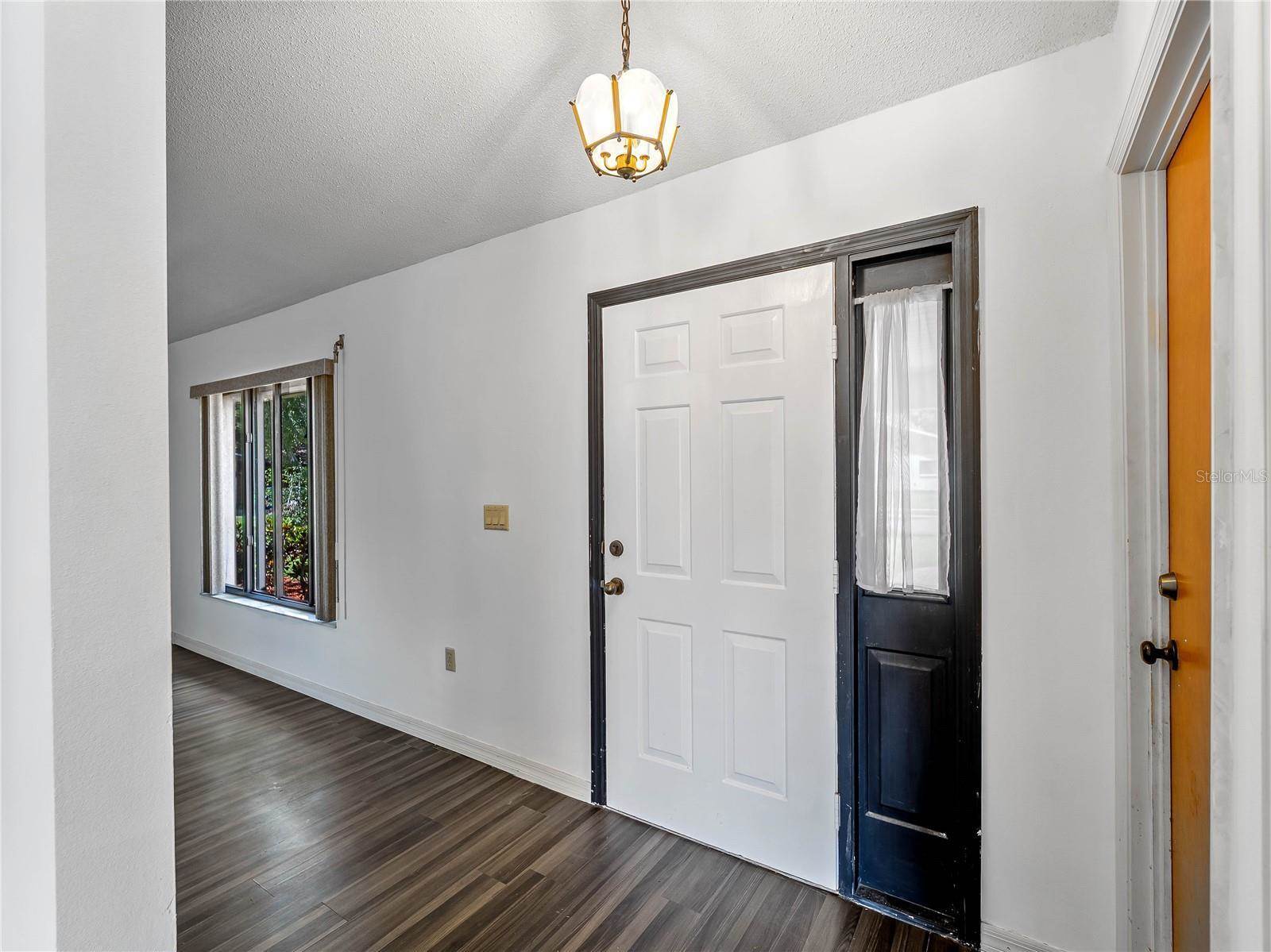 8429 Cypress Lake Circle, Sarasota, FL 34243