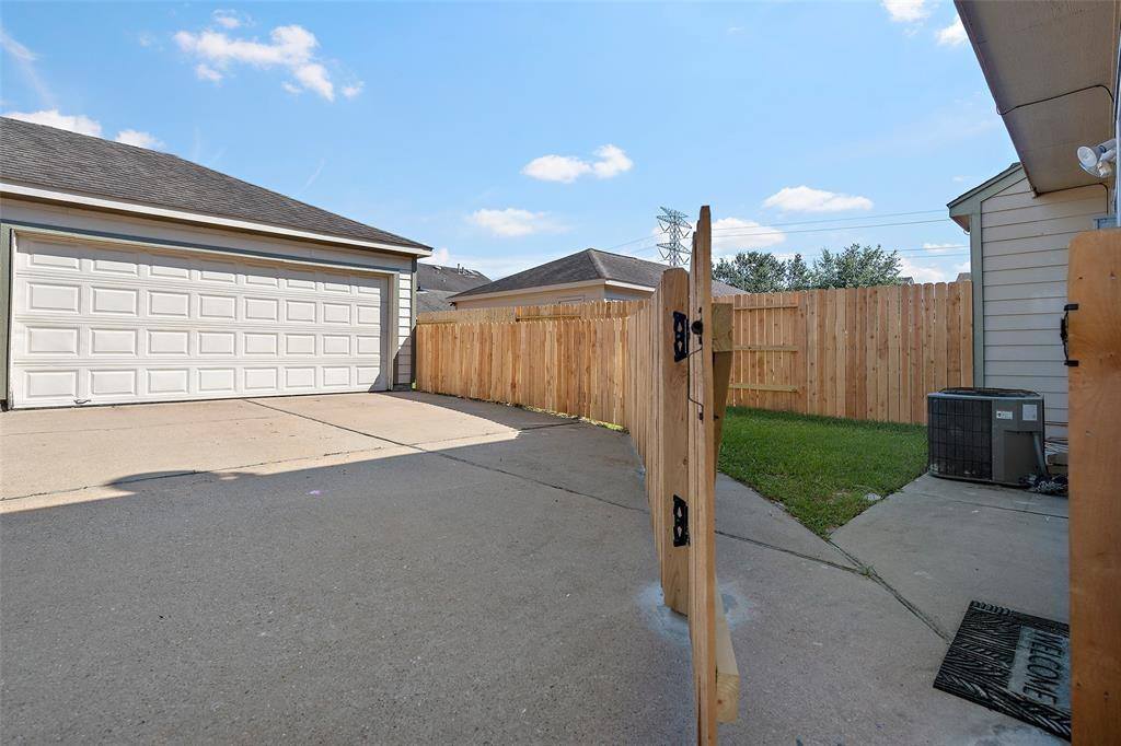 9622 Coyote Creek Drive, Houston, TX 77095