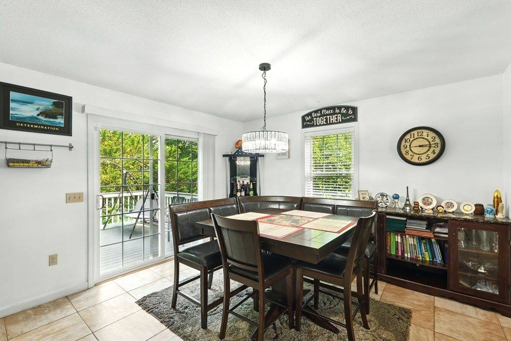 27 Wachusett St, Springfield, MA 01118