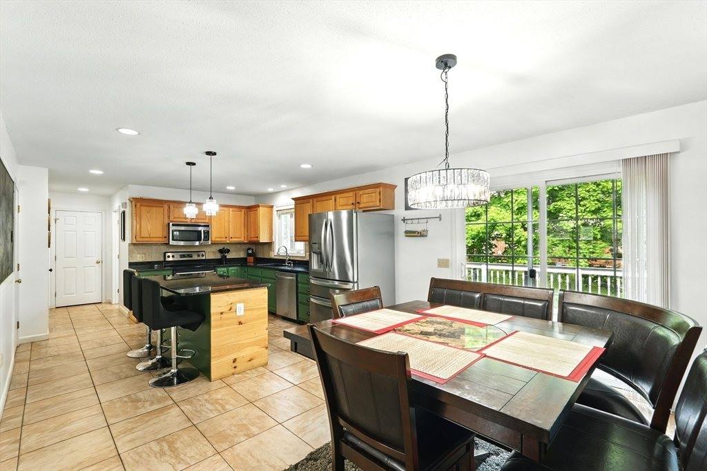 27 Wachusett St, Springfield, MA 01118