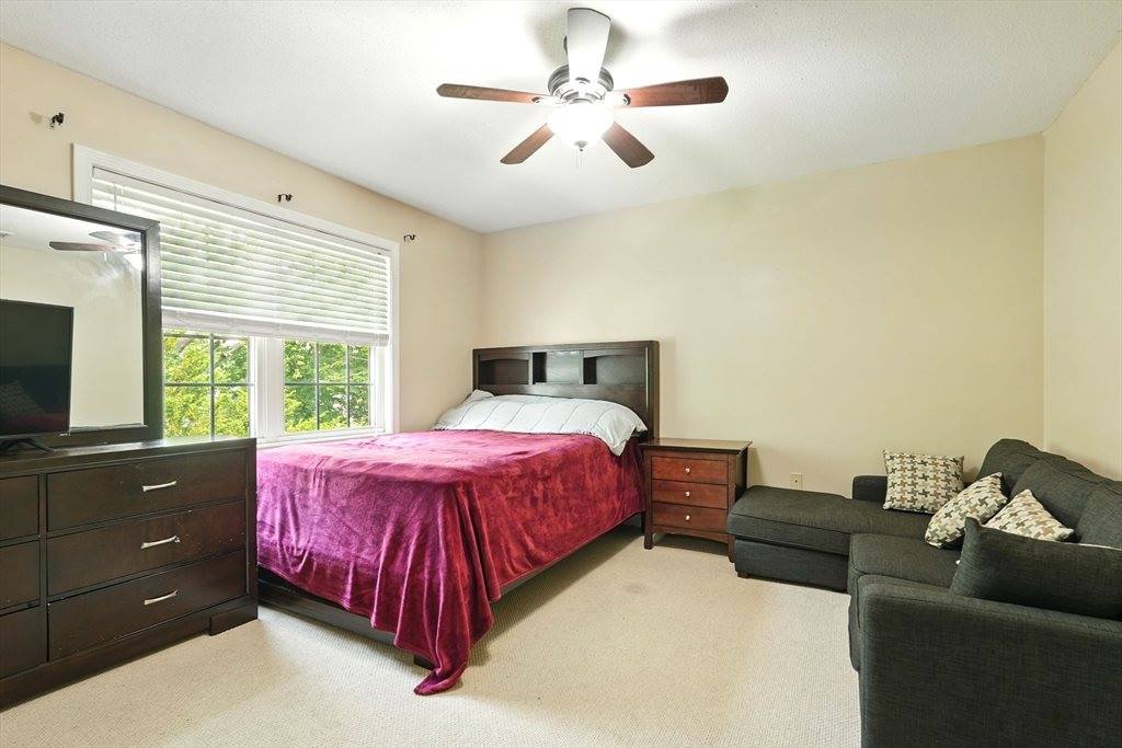 27 Wachusett St, Springfield, MA 01118