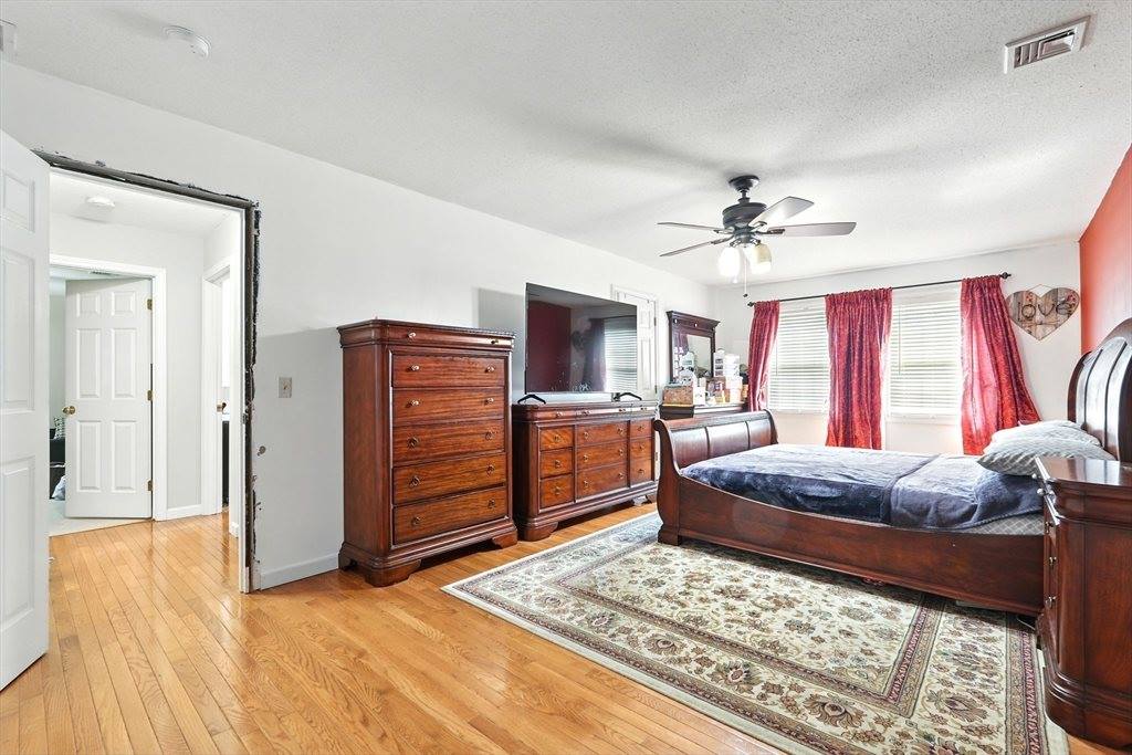 27 Wachusett St, Springfield, MA 01118