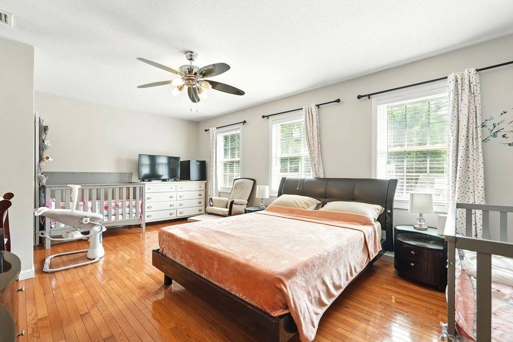 27 Wachusett St, Springfield, MA 01118