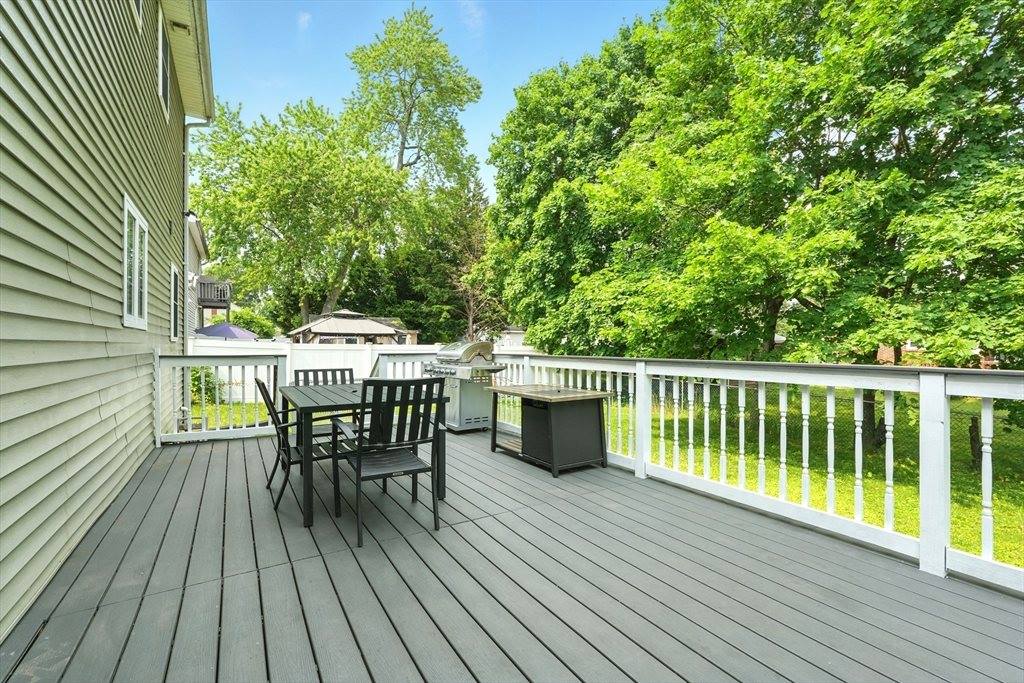 27 Wachusett St, Springfield, MA 01118