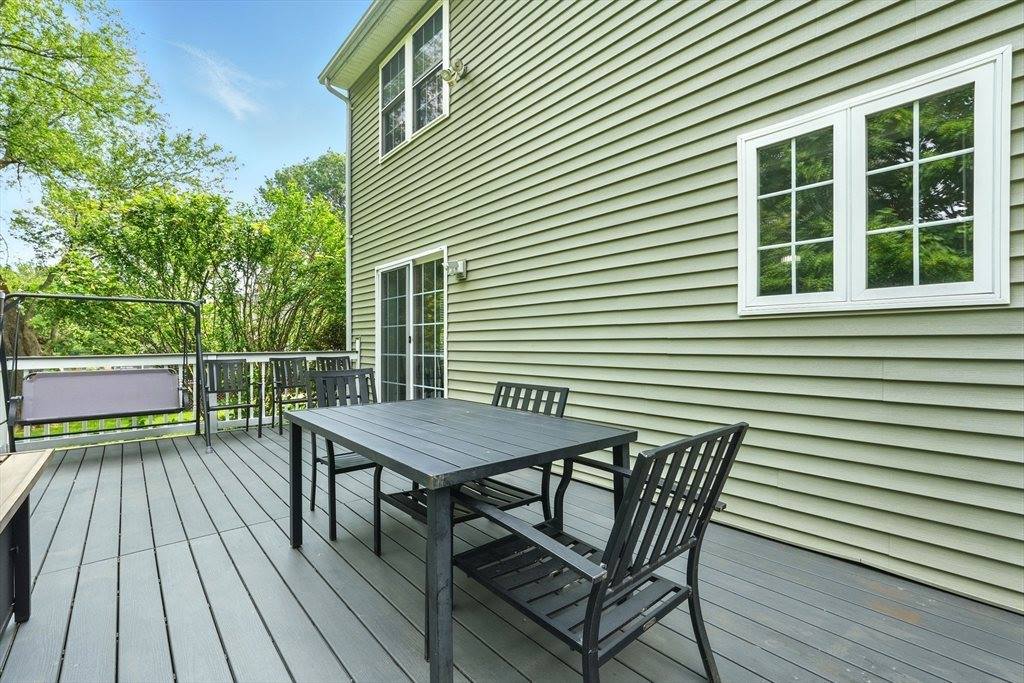 27 Wachusett St, Springfield, MA 01118