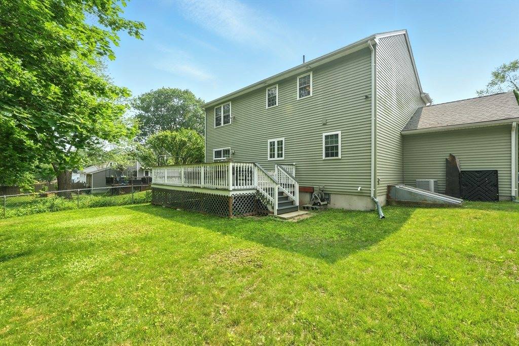 27 Wachusett St, Springfield, MA 01118