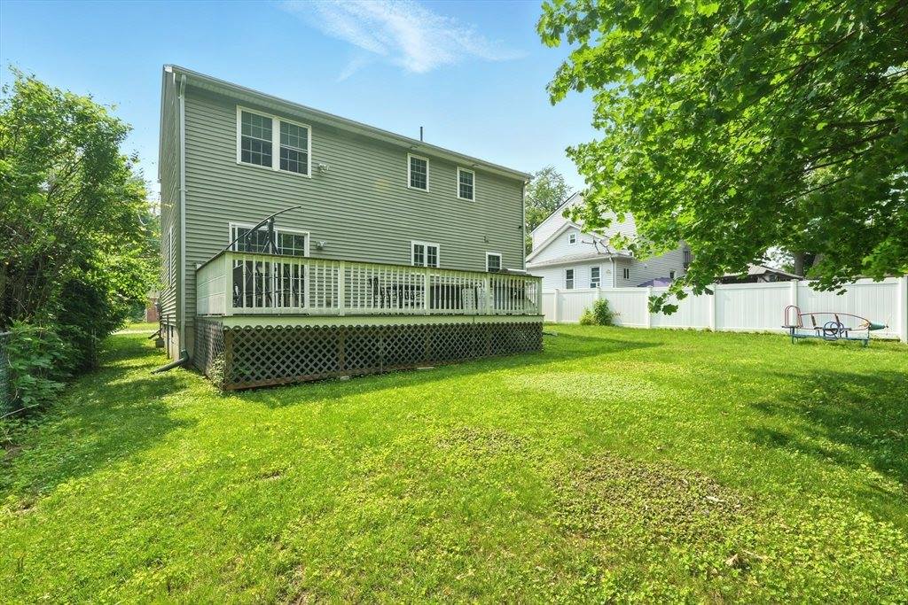 27 Wachusett St, Springfield, MA 01118