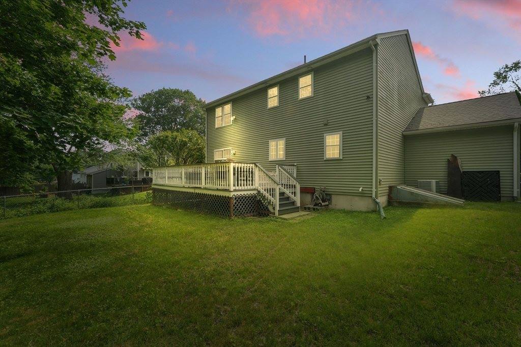 27 Wachusett St, Springfield, MA 01118