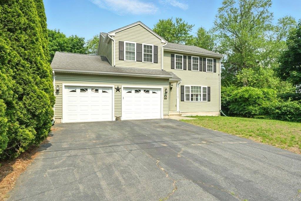 27 Wachusett St, Springfield, MA 01118