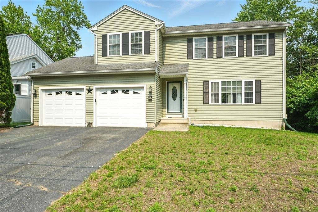 27 Wachusett St, Springfield, MA 01118