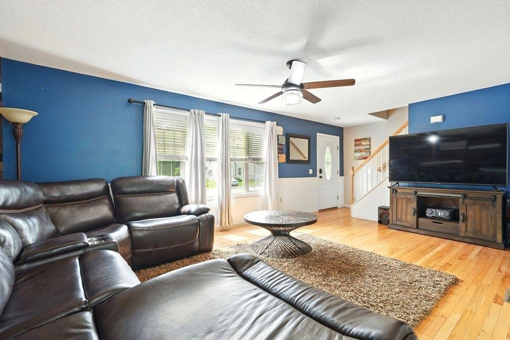 27 Wachusett St, Springfield, MA 01118