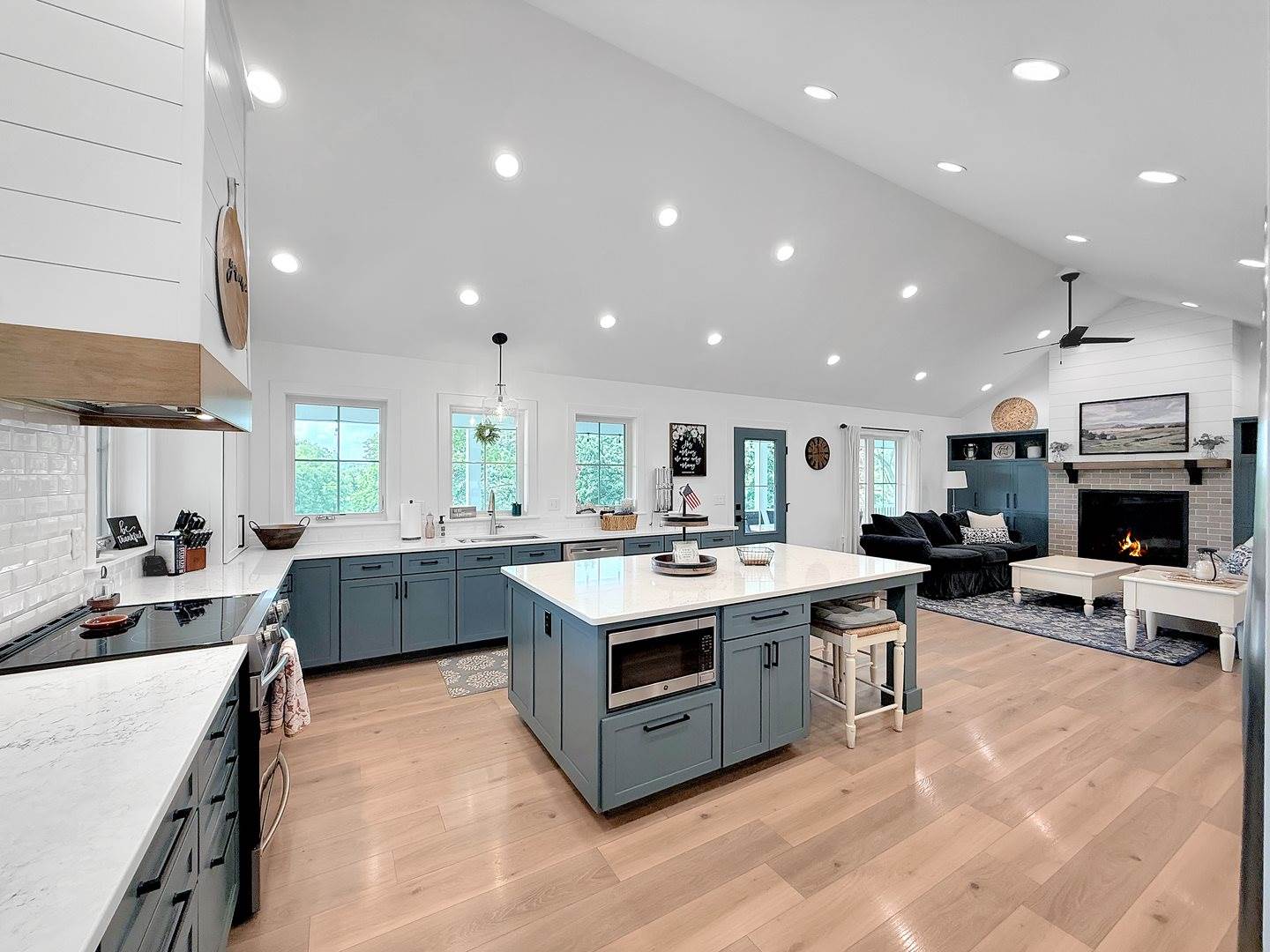 4567 West Stephenson Street Road, Freeport, IL 61032