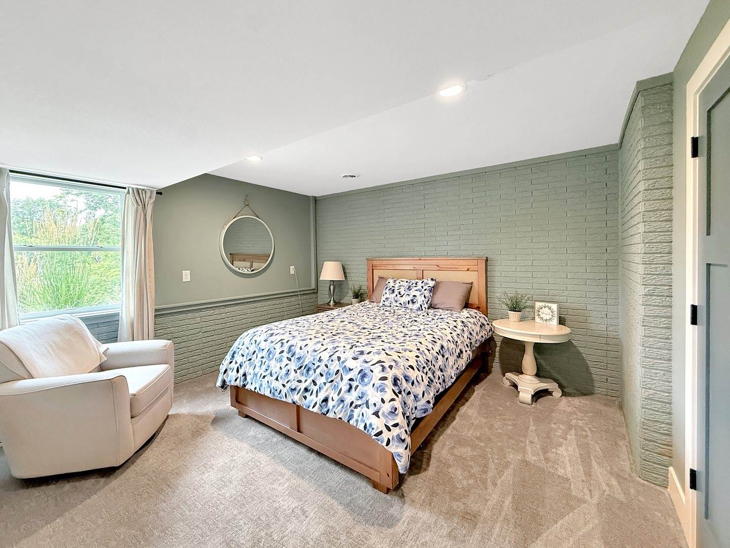 4567 West Stephenson Street Road, Freeport, IL 61032