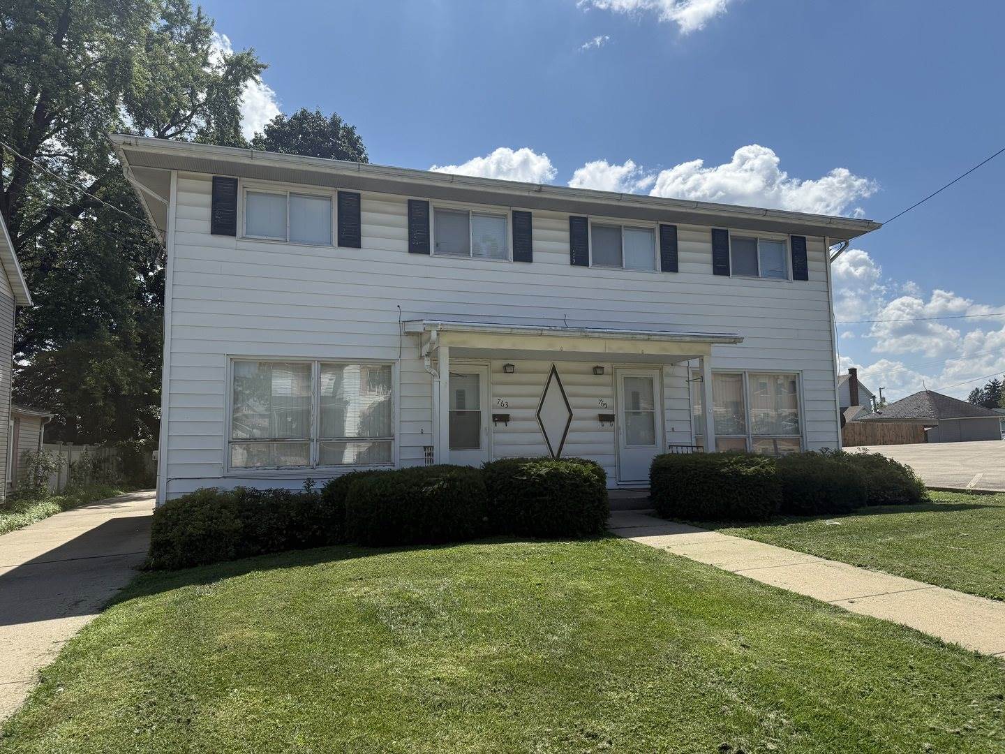 763-765 West Pleasant Street, Freeport, IL 61032